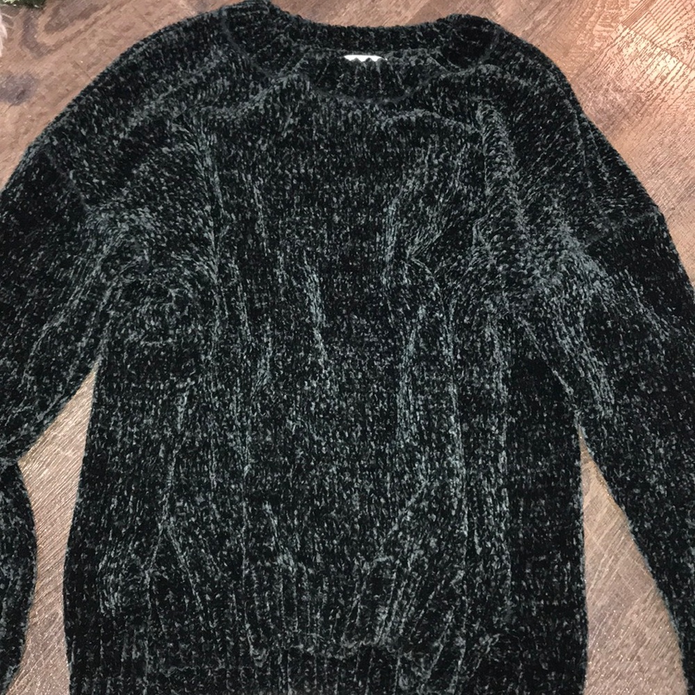 brand new never worn green sweater